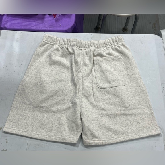 Fear of God Essentials Men’s Light Oatmeal Sweat Shorts Size LARGE NWT - Picture 3 of 5